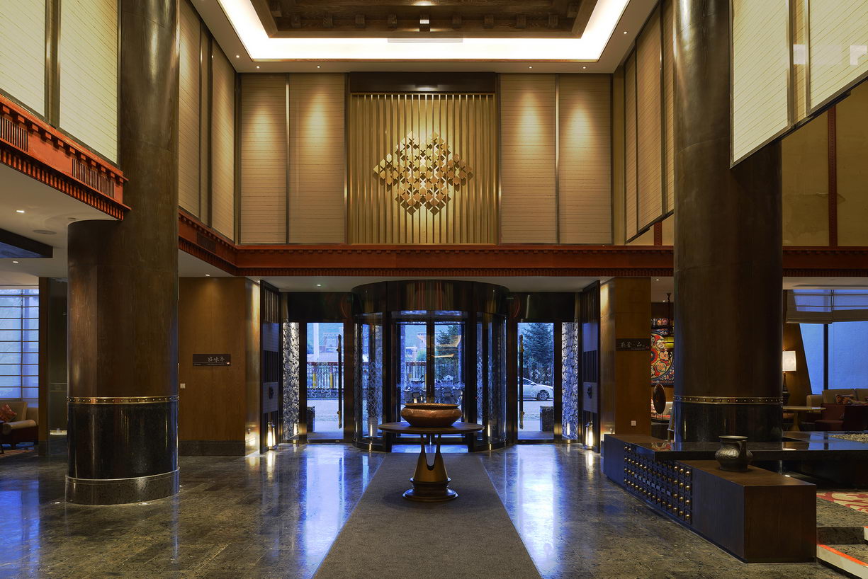 特色藏族文化主题酒店设计作品_香格里拉希尔顿花园酒店大堂